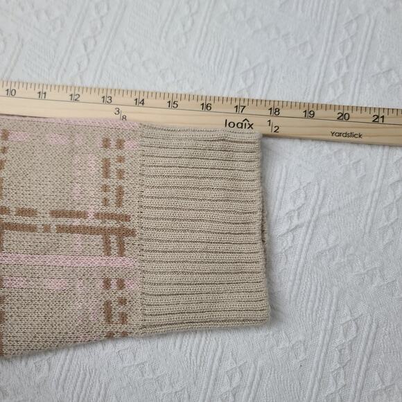 #0386 Design history sweater size Medium - Picture 9 of 9